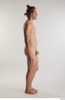 Arvid  1 nude side view walking whole body 0003.jpg